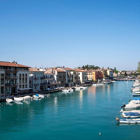 Time To Relax - La Terrazza Sul Lago Peschiera del Garda Exterior photo