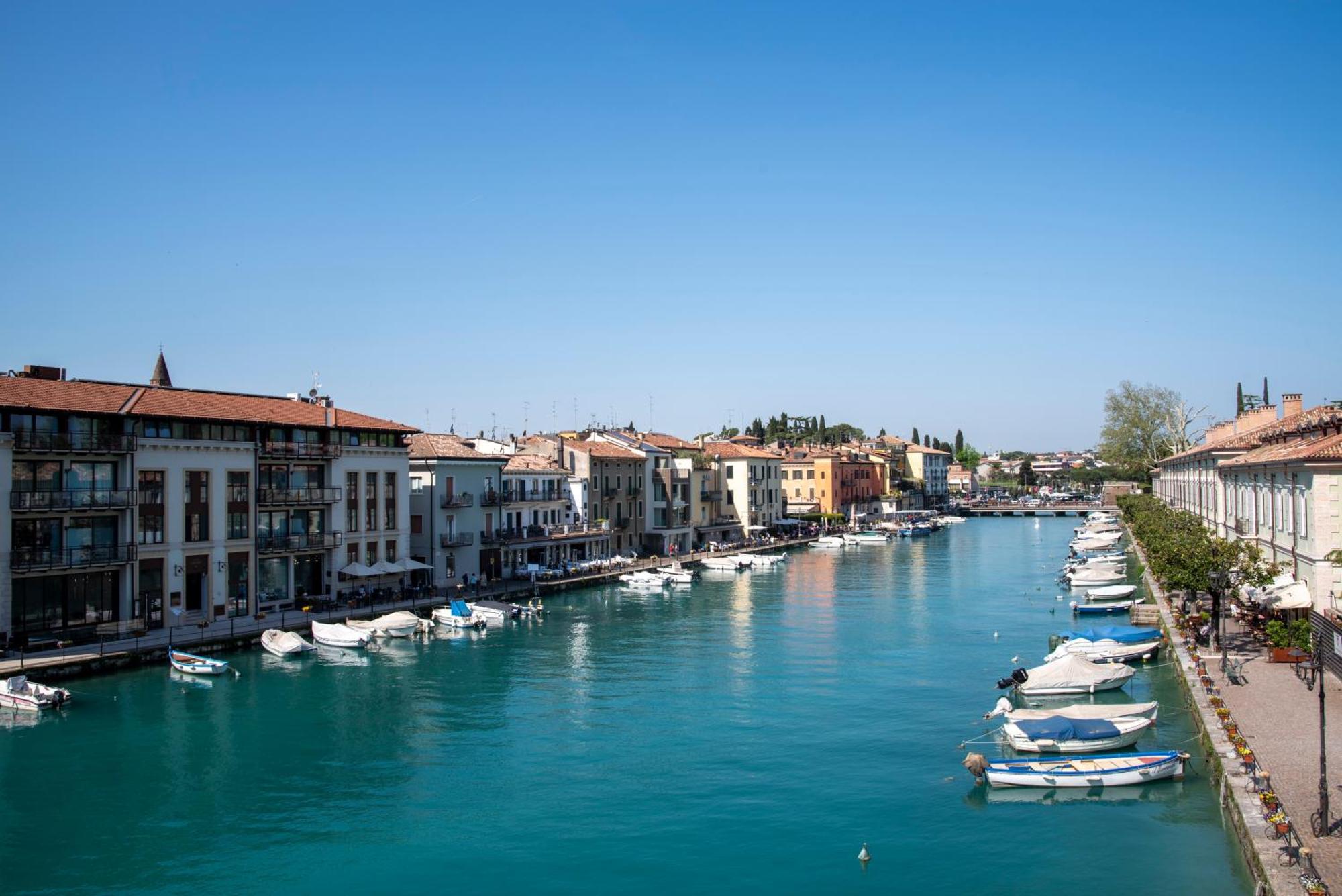 Time To Relax - La Terrazza Sul Lago Peschiera del Garda Exterior photo